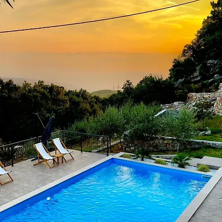 Peuta Hill Апартаменты