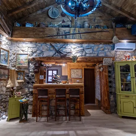 Peuta Hill Apartment *