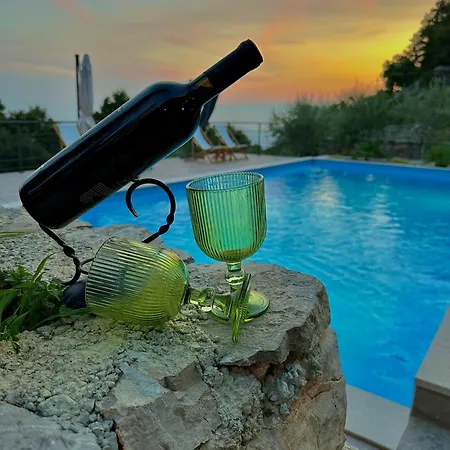 Peuta Hill Апартаменты *